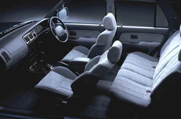 TOYOTA HILUXの車内